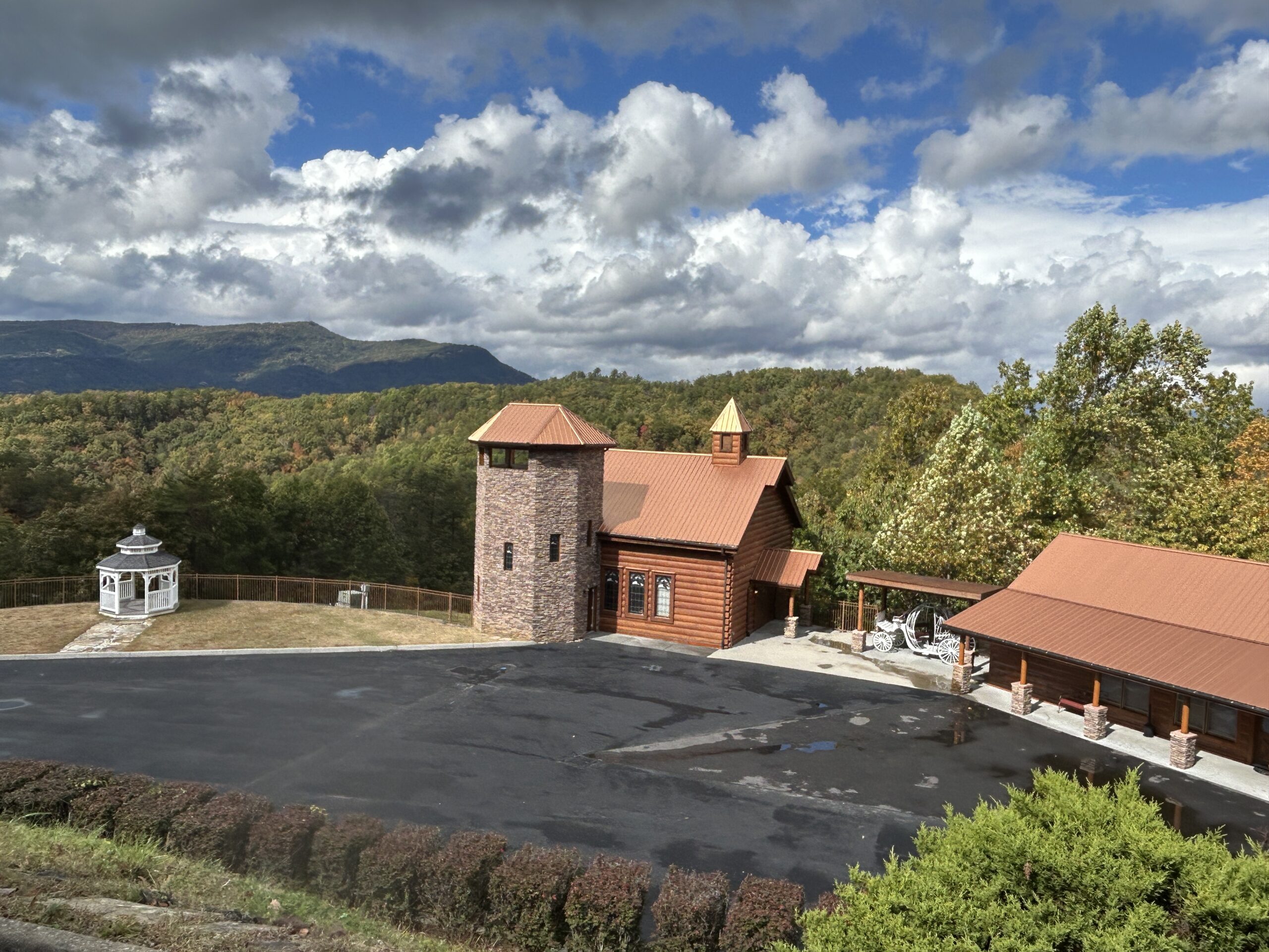  A Beautiful Mountain Background<span><br></span><span class="bg-primary">For Your Wedding Day</span>